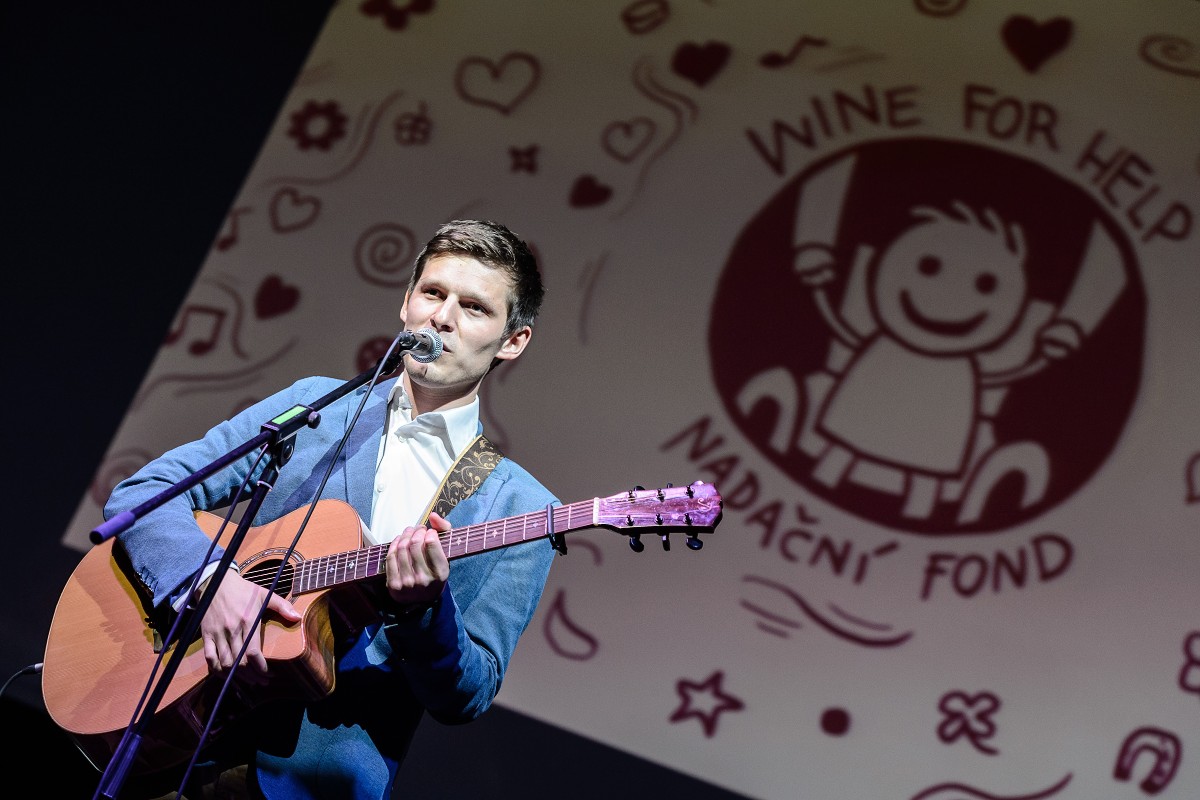 Hudební večer Press Play to Help!